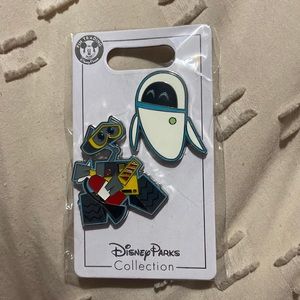 Disney wall-e and Eva pins